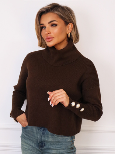 SWETER Z GOLFEM I OZDOBNYMI GUZIKAMI NA MANKIETACH- CZEKOLADOWY
