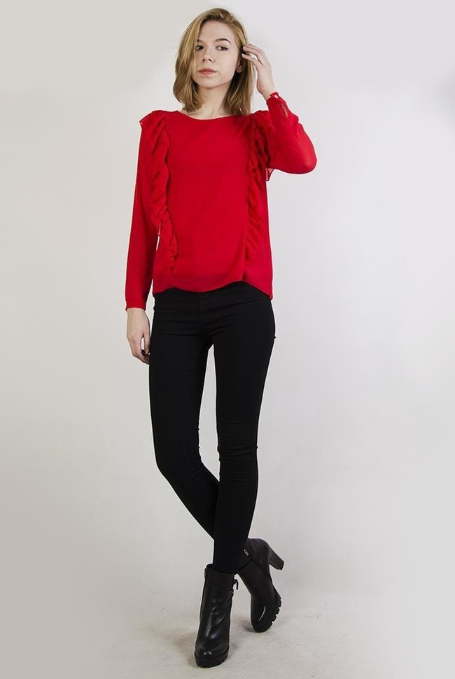 Czerwona bluzka z falbankami po bokach