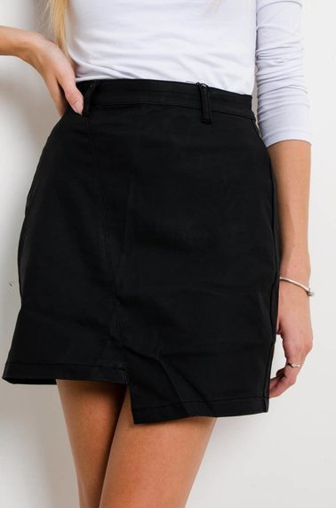 CZARNA TRAPEZOWA SPÓDNICA WOSKOWANA