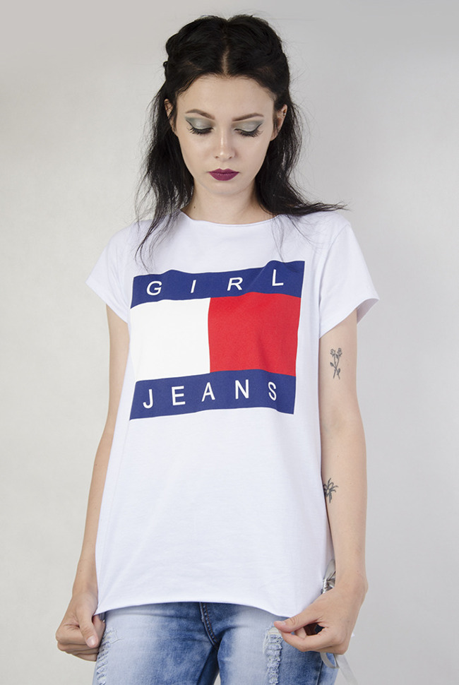 Biała bluzka z napisem "Girl Jeans"