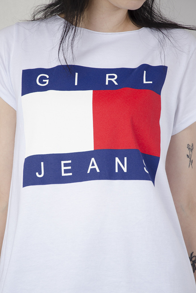 Biała bluzka z napisem "Girl Jeans"