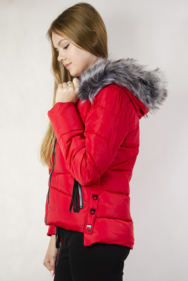Czerwona kurtka pikowana, z futerkiem