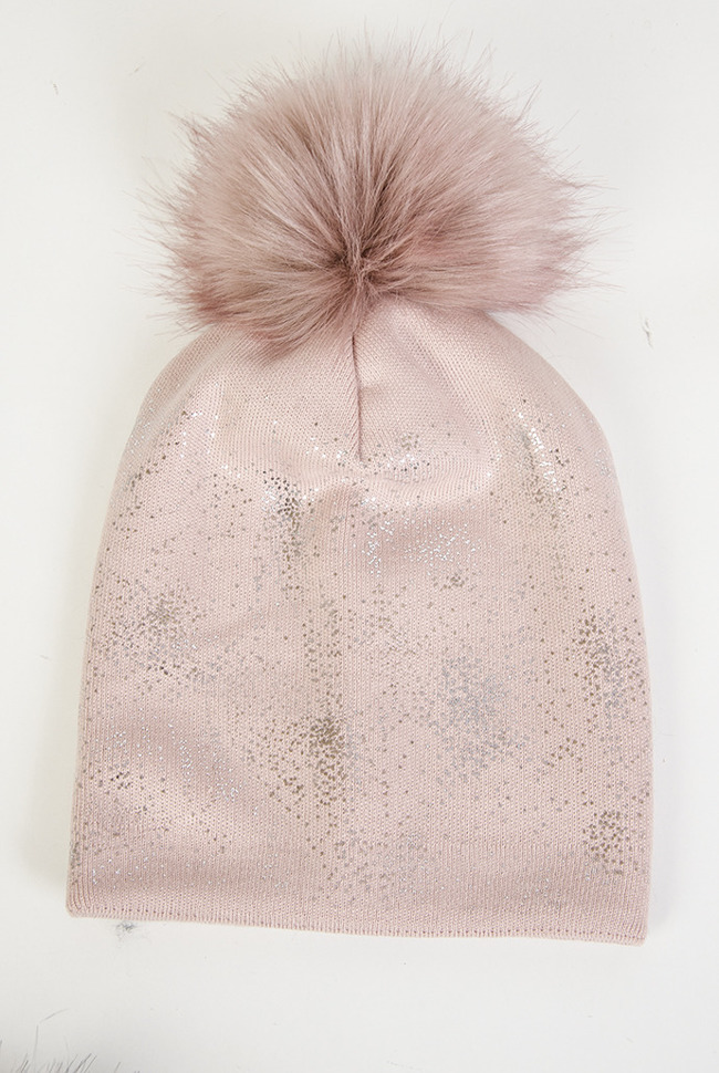 Różowa czapka z pomponem, nakrapiana srebrnym brokatem