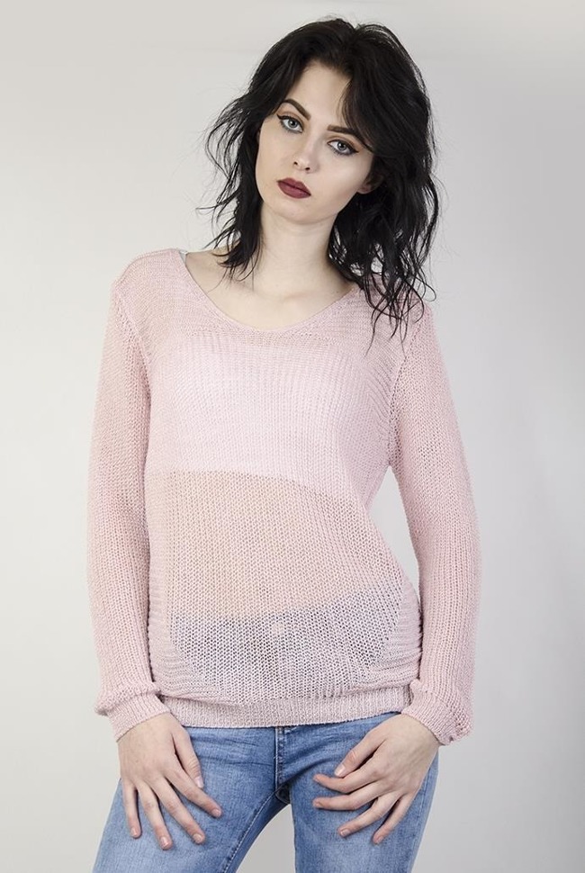Różowy sweterek z wiązaniem z tyłu