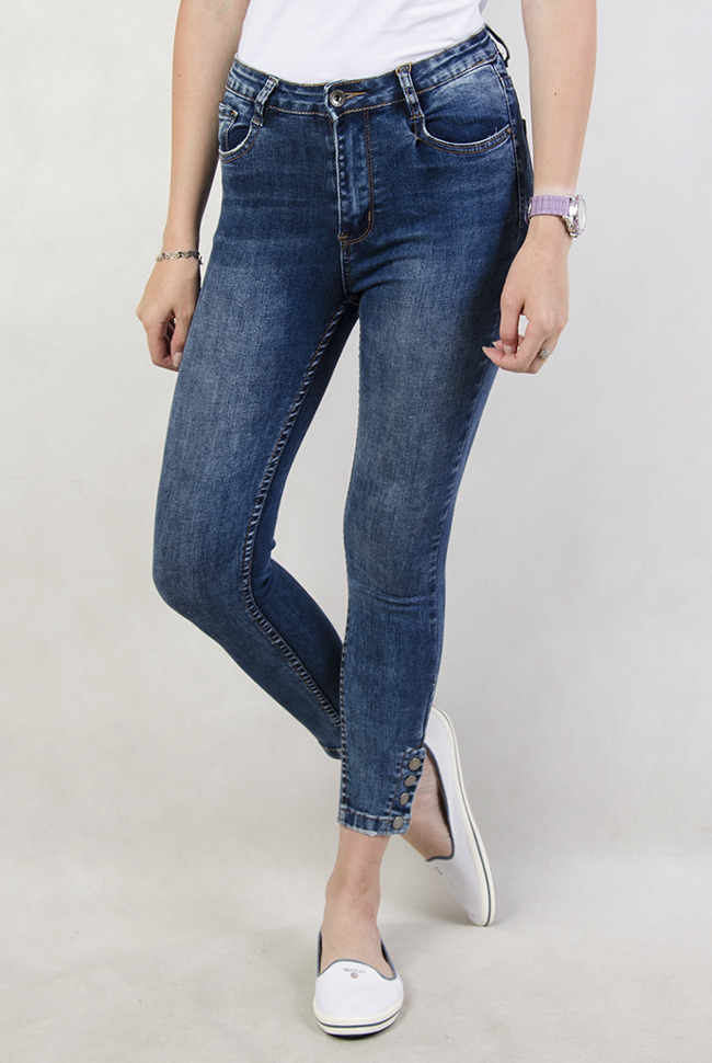 Spodnie jeansowe z wysokim stanem i zatrzaskami przy nogawce