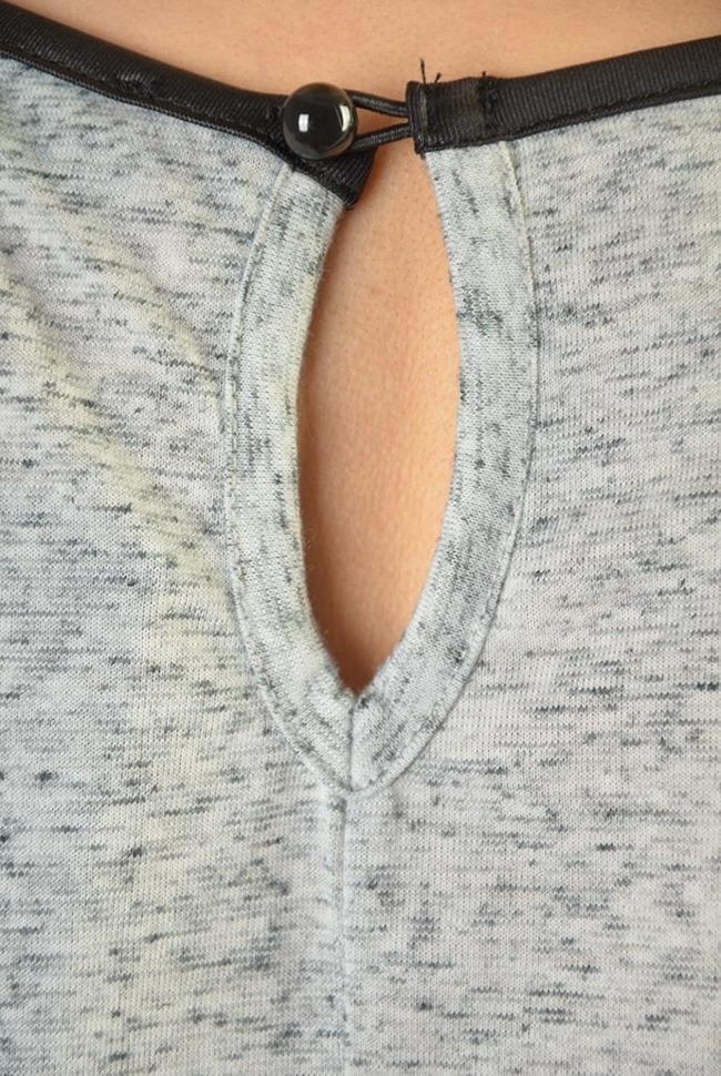 Szara bluzka z zamkiem z przodu