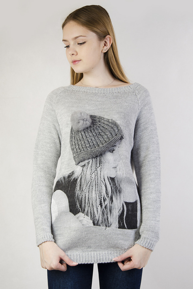 Szary sweter z motywem kobiety z czapką