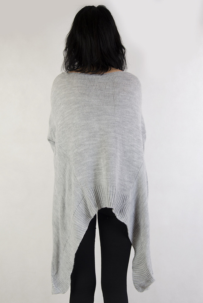 Szary sweter z przedłużanymi bokami